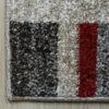 Teppichläufer mit Streifenmuster in Hellbraun, Dunkelbraun und Rot, weiches Material, dekorative Kante.