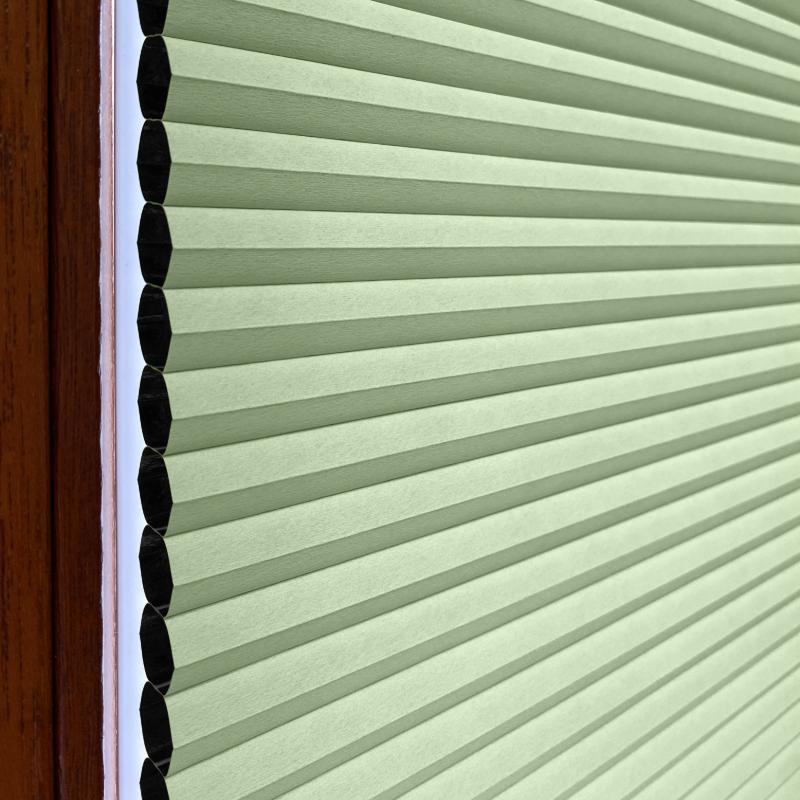 Wabenplissee in Mintgrün, strukturierte Oberfläche, ideal für Lichtregulierung und Sichtschutz.