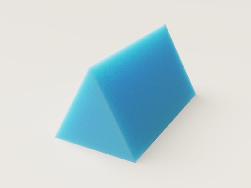 Blauer Schaumstoffzuschnitt in Dreiecksform