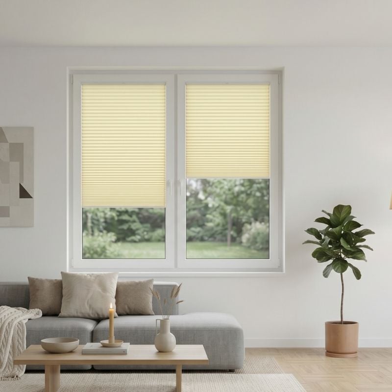 Blickdichtes Wabenplissee der Basic Line am Fenster