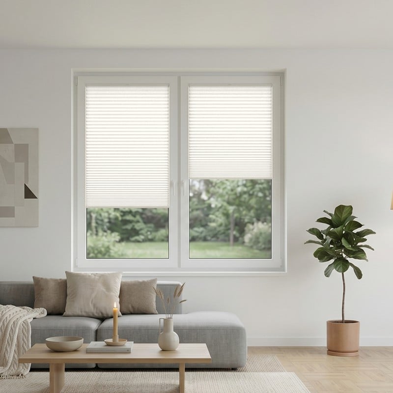 Blickdichtes Plissee der Comfort Line am Fenster